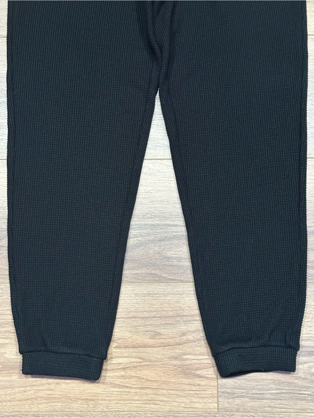 ALO Yoga Waffle Weekend Escape Jogger in Black Size Medium